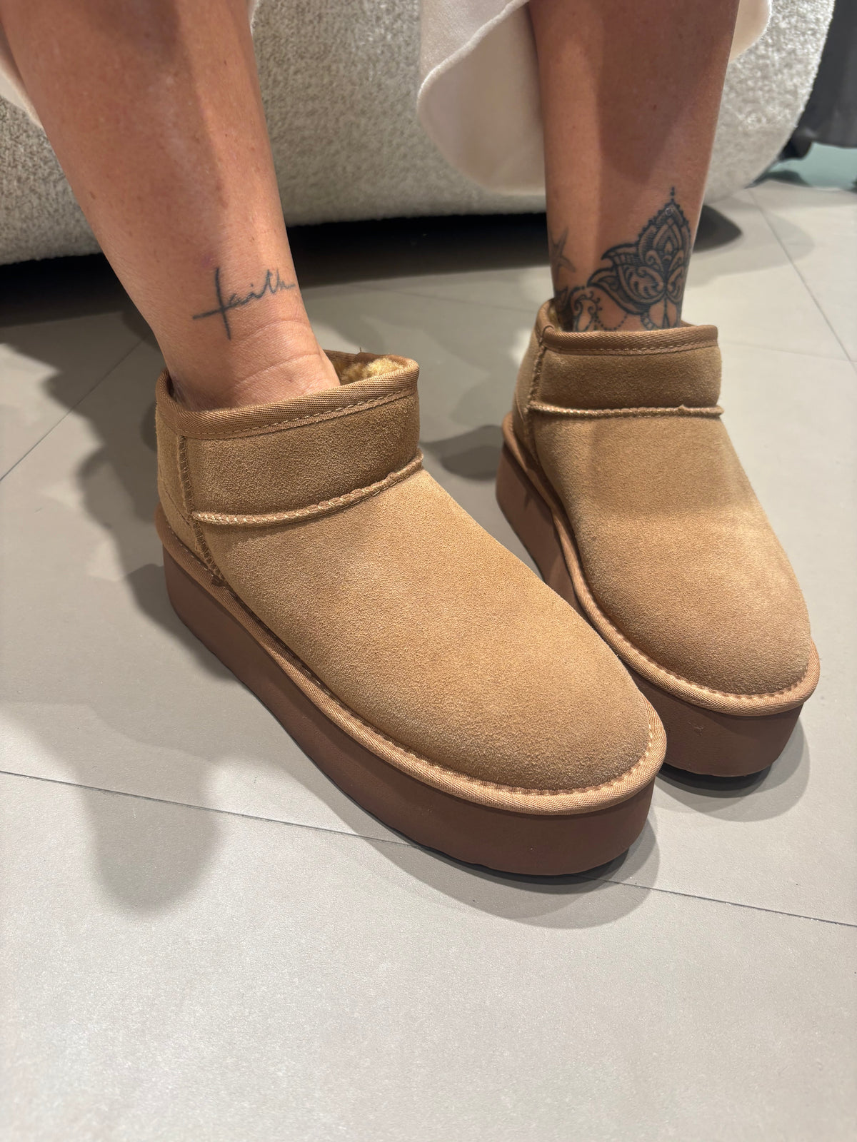 stivaletto mini con platform