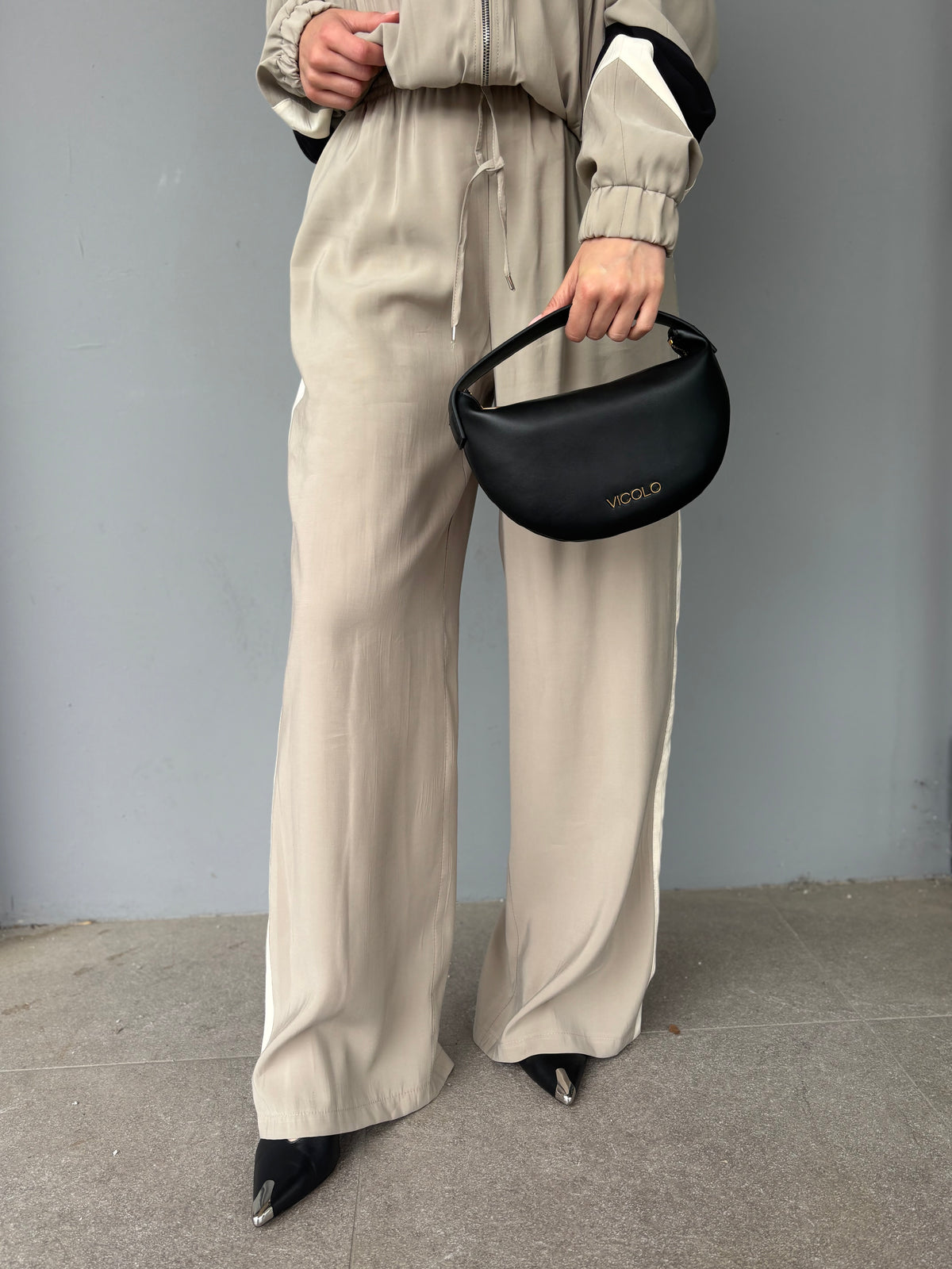 Pantalone con banda laterale