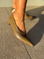 Decolletè a punta tacco basso