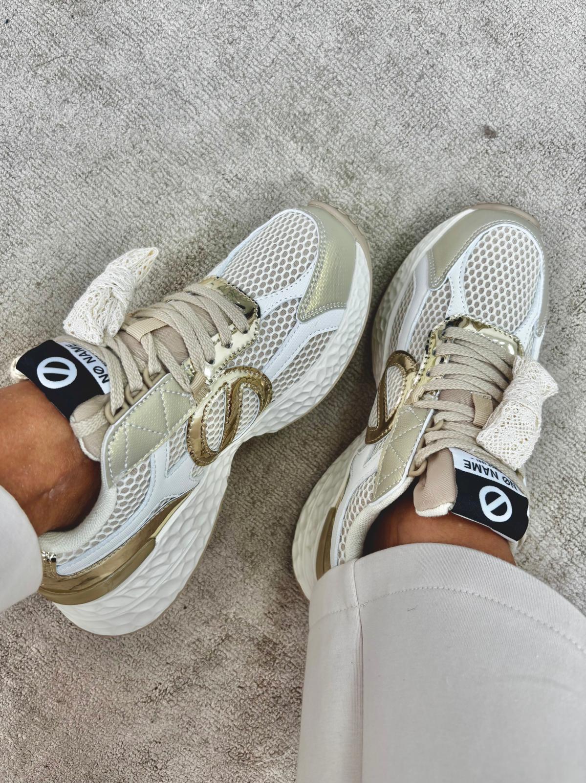 Sneaker traforata