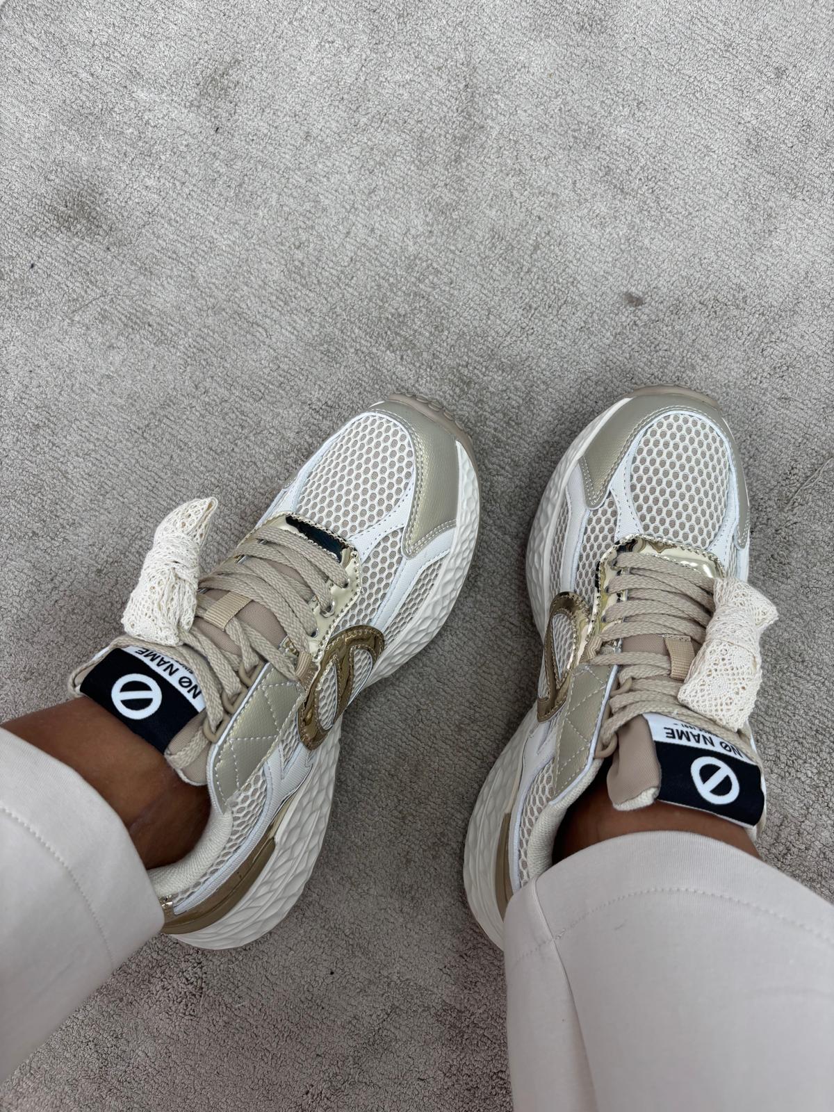 Sneaker traforata