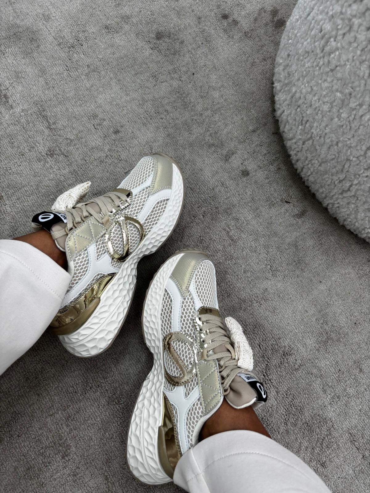 Sneaker traforata