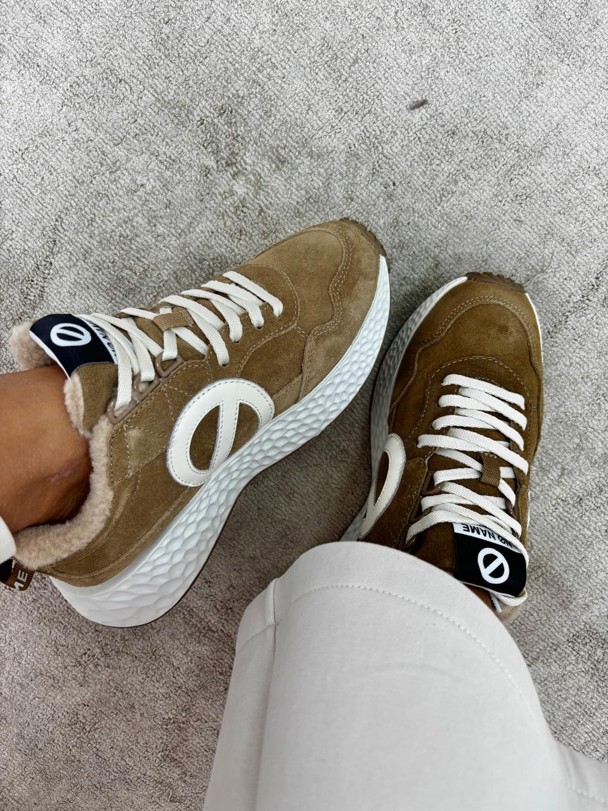 Sneaker in suede plat