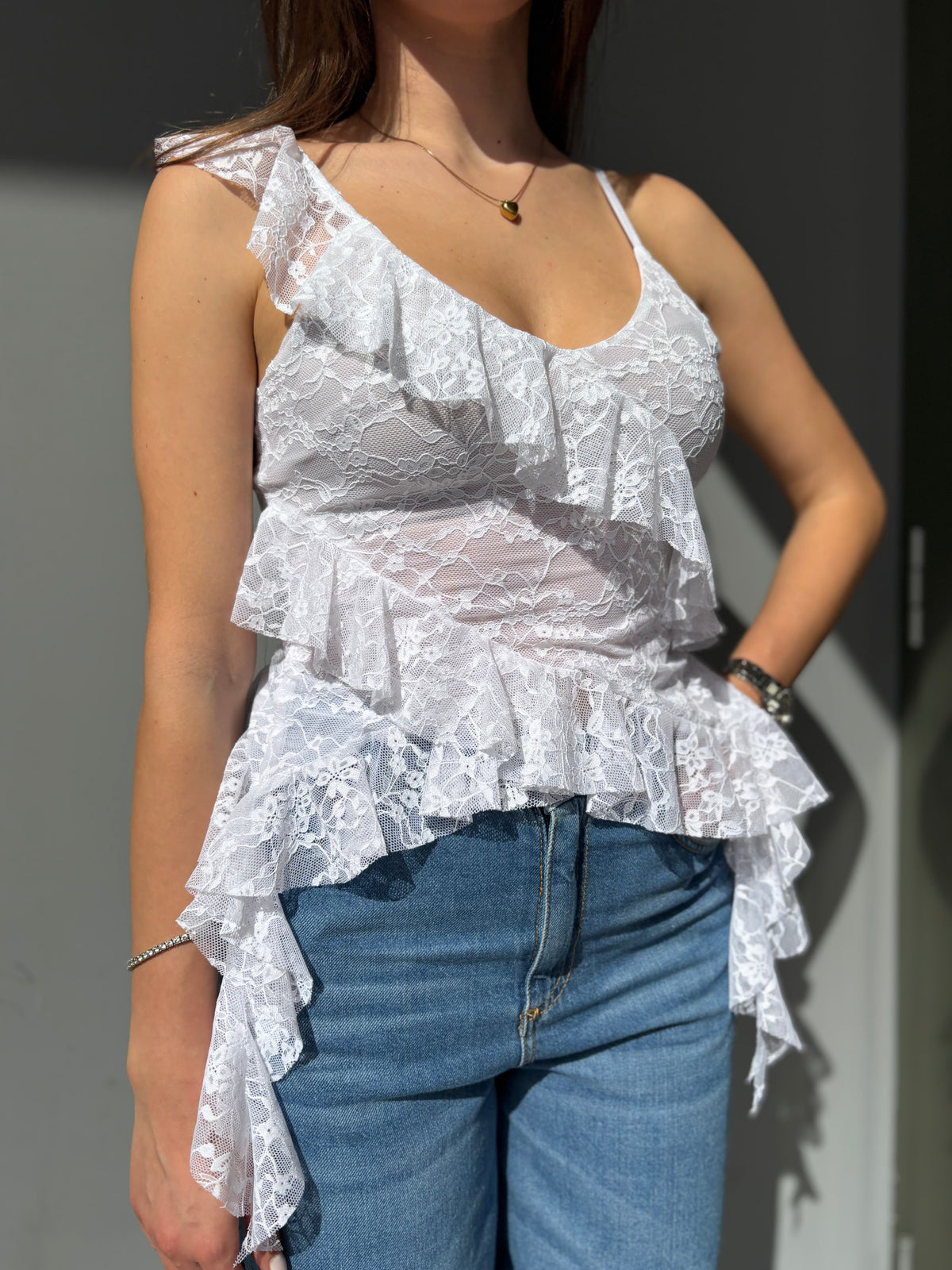 Top pizzo con spalline sottili