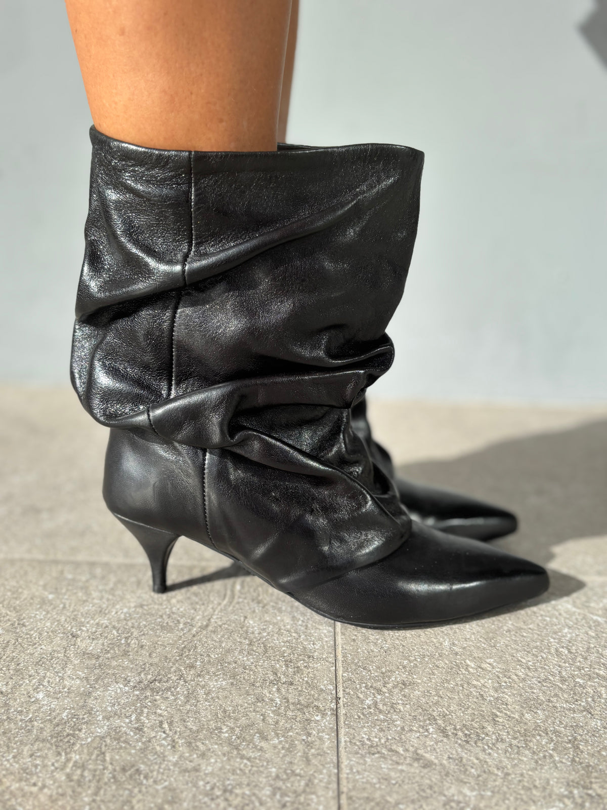 Stivale basso in pelle arricciato