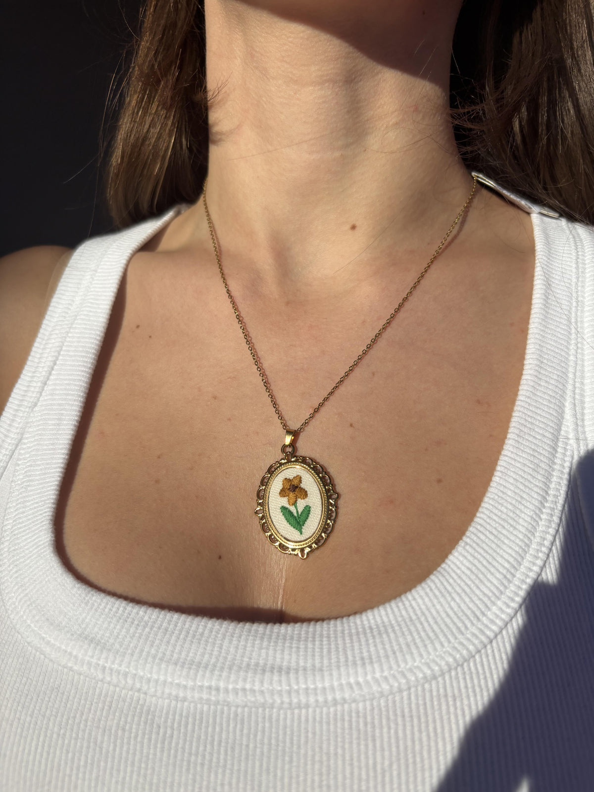 Collana girasole ricamato