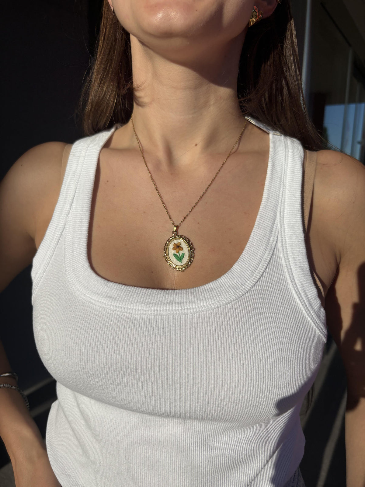 Collana girasole ricamato