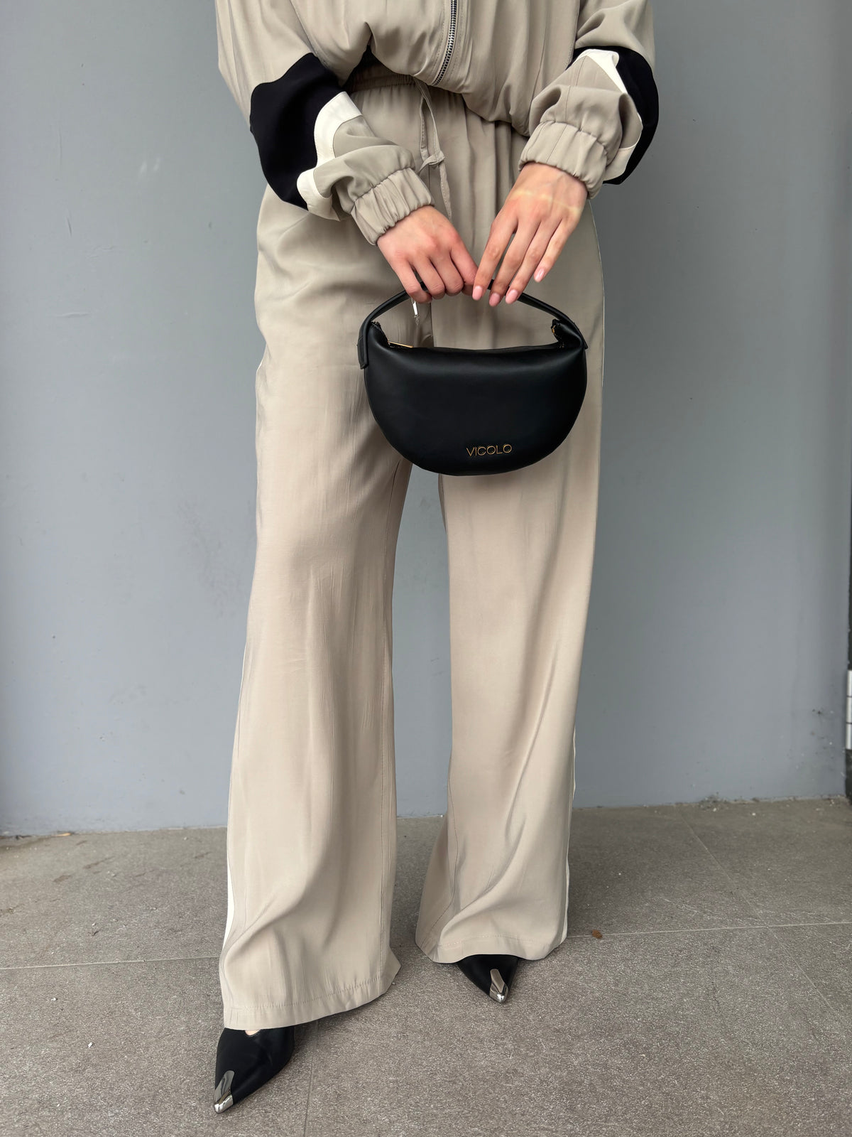 Pantalone con banda laterale