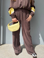 Pantalone con banda laterale
