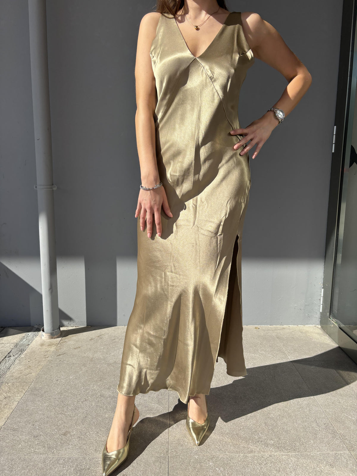 Abito con scollo in satin