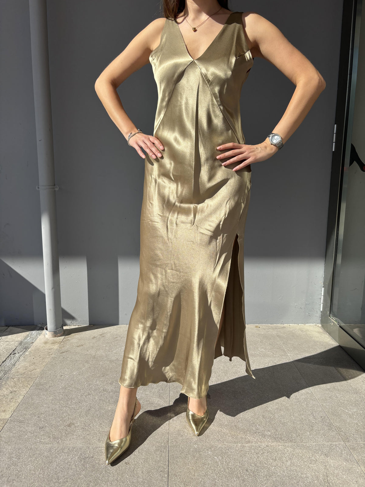 Abito con scollo in satin