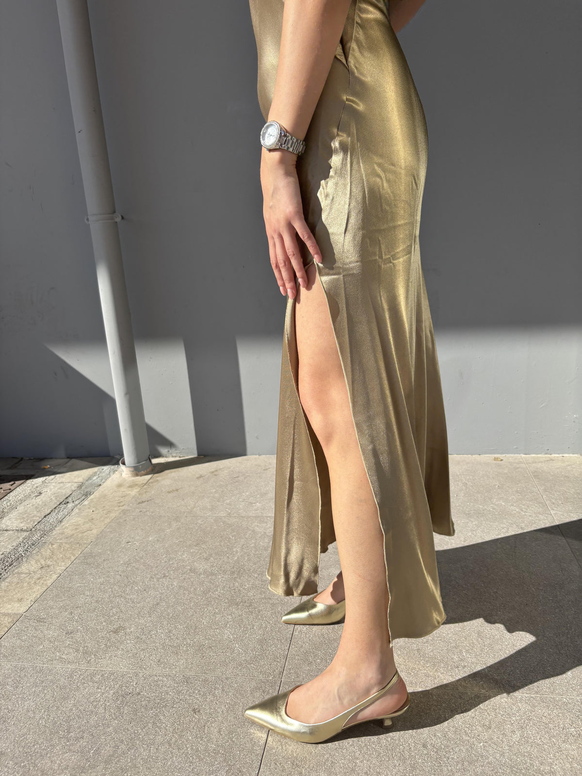 Abito con scollo in satin