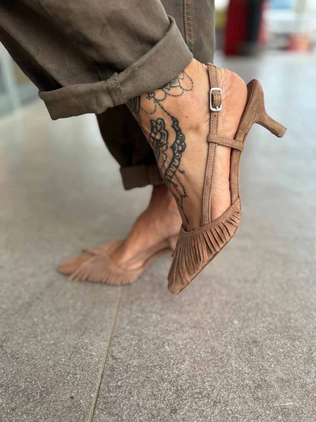 Slinback in camoscio con frange