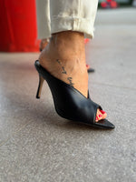 Mules in camoscio