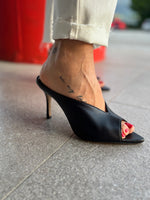Mules in camoscio