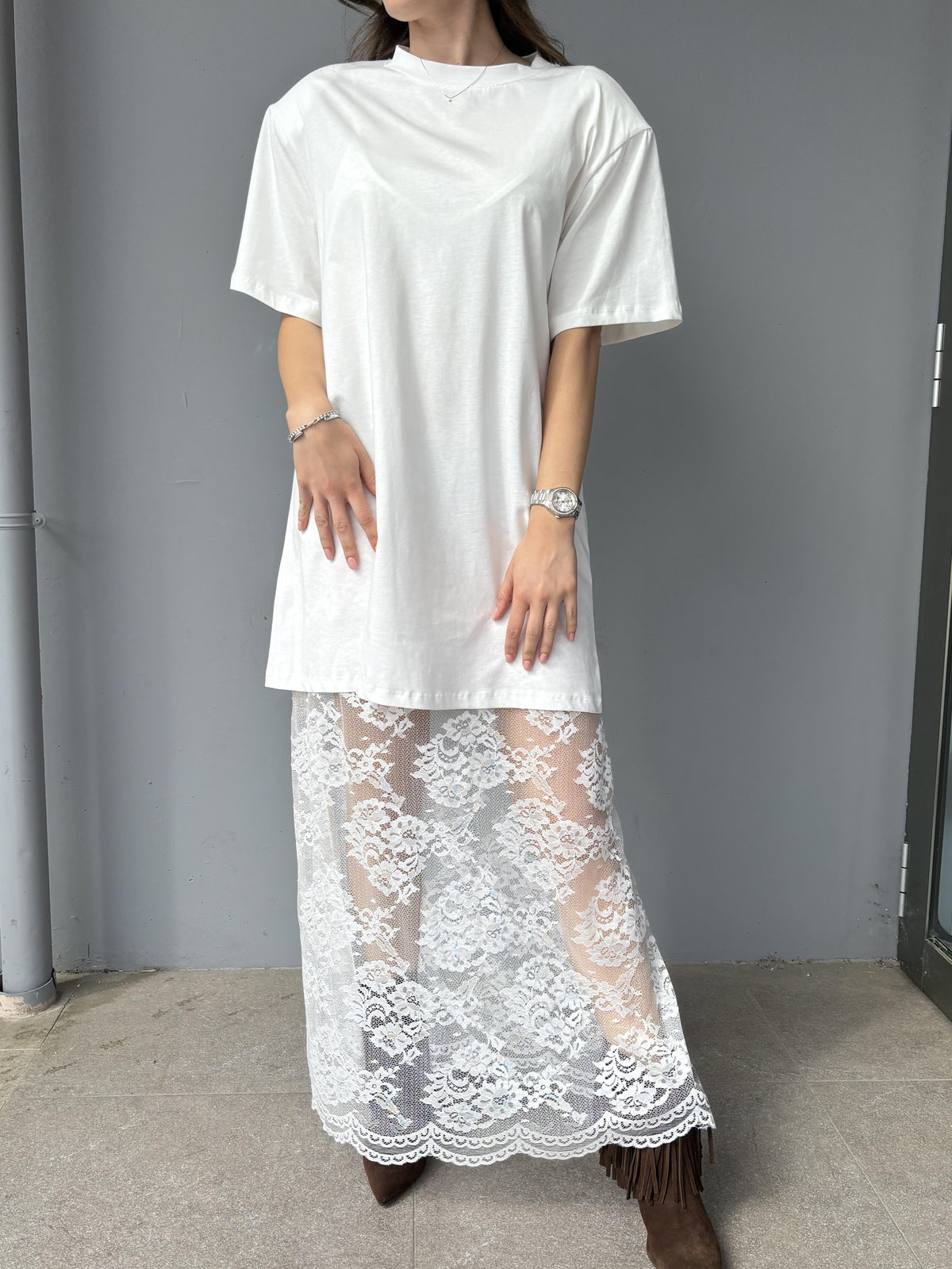 Abito con sottoveste in pizzo