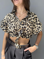 Camicia crop con nodo maculata