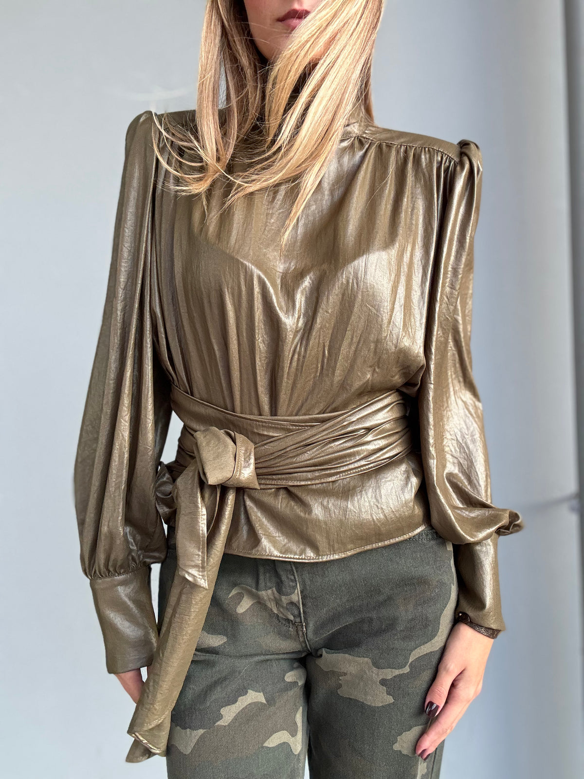 Blusa con spalline