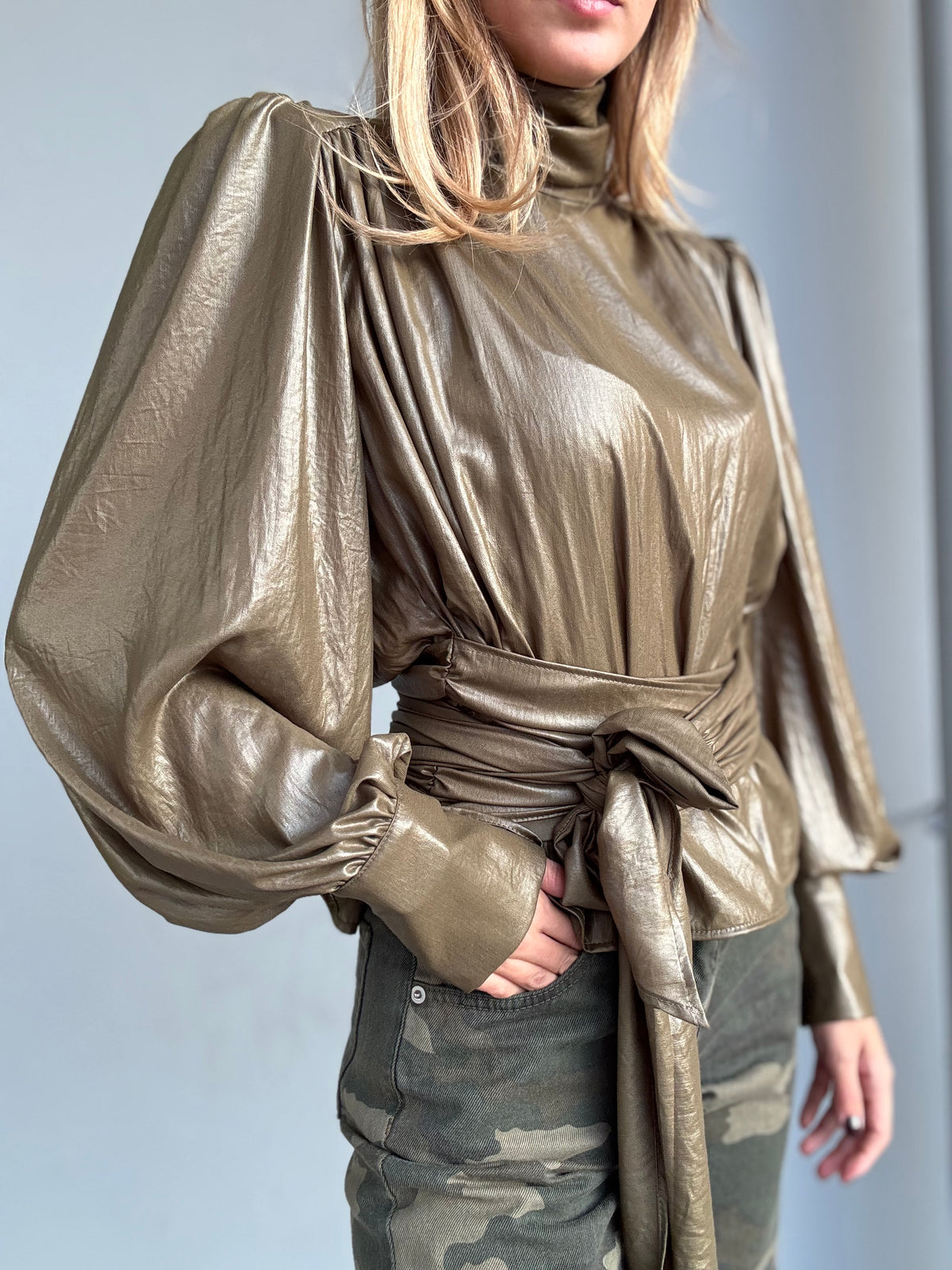 Blusa con spalline