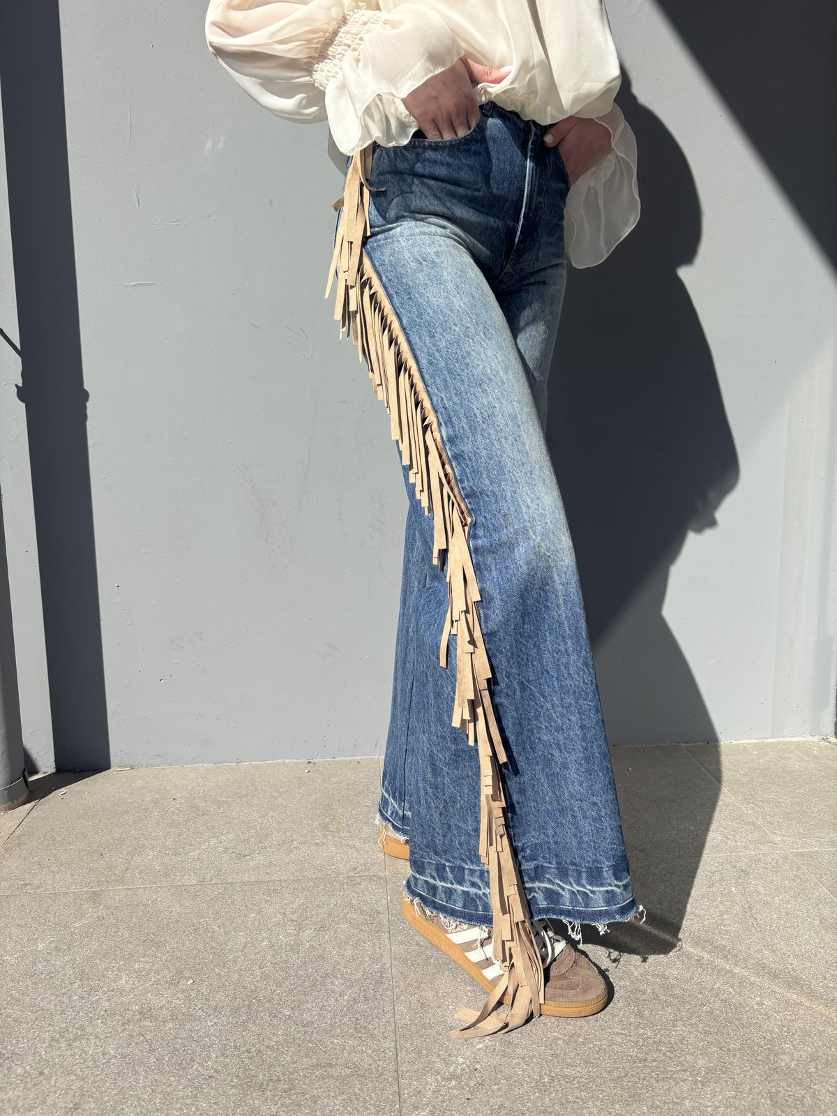 Jeans con frange laterali