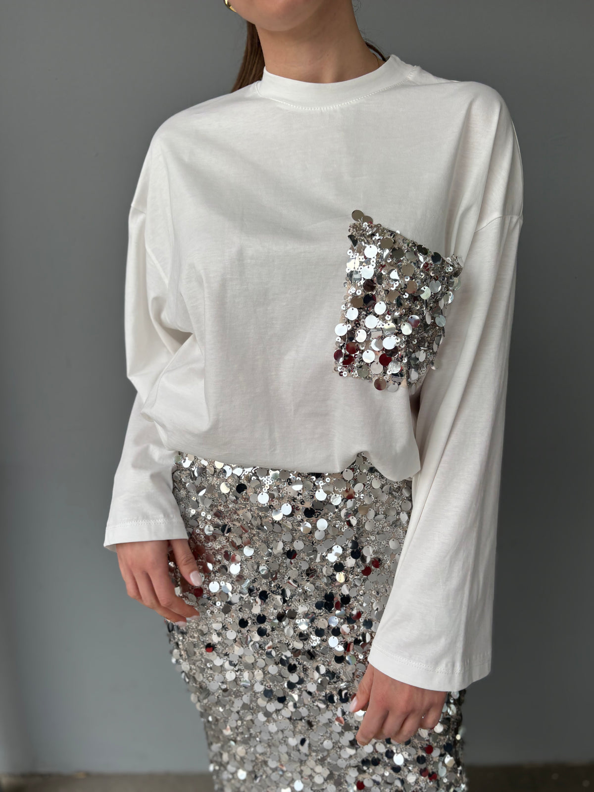 T-shirt modello largo con tasca frange