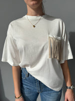T-shirt modello largo con tasca frange
