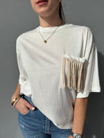 T-shirt modello largo con tasca frange