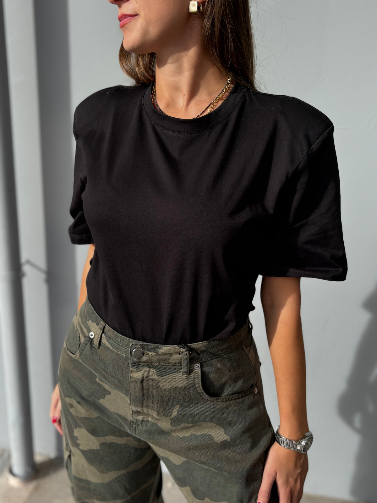 T-shirt a body con rinforzo spalline