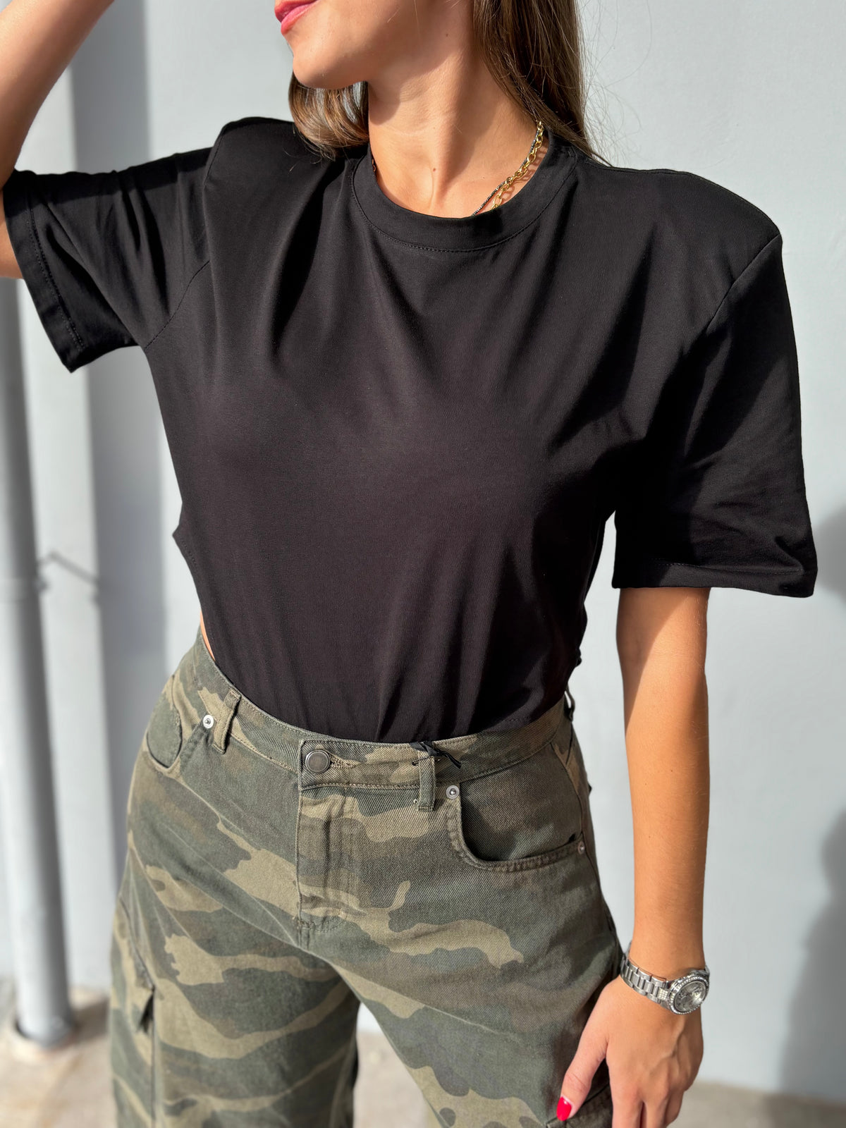 T-shirt a body con rinforzo spalline