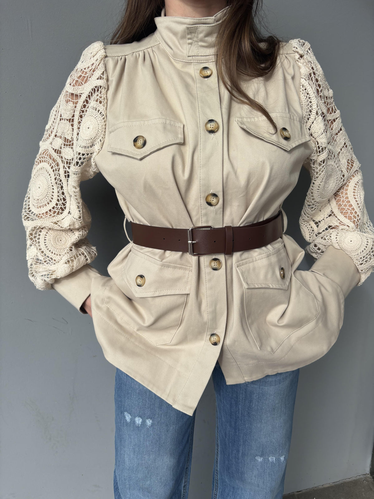 Sahariana con manica in pizzo