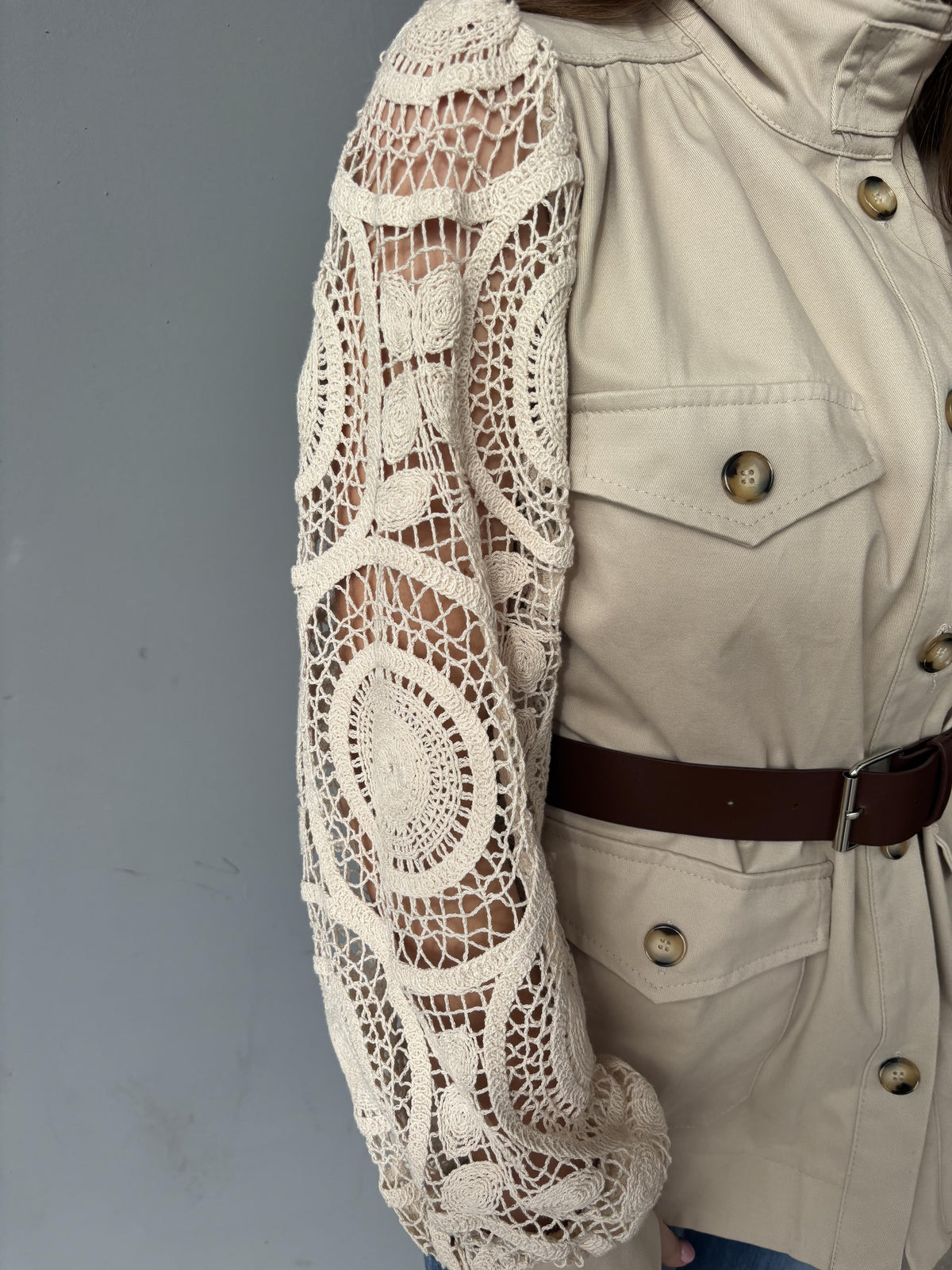 Sahariana con manica in pizzo