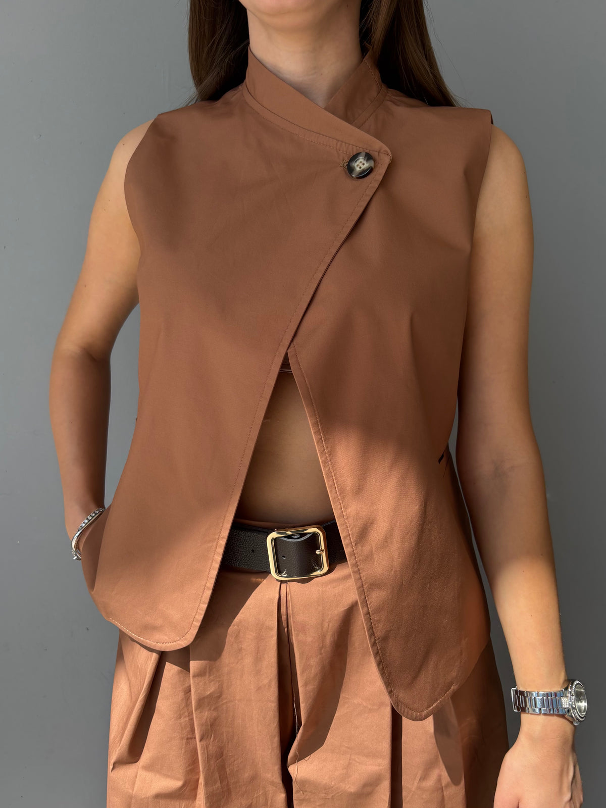 Gilet con abbottonatura asimmetrica