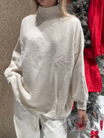 Maglia over collo alto