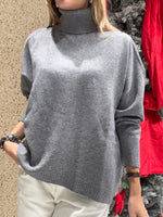 Maglia collo alto svasata