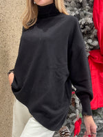 Maglia collo alto svasata