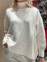 Maglia collo alto svasata