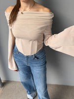 Bustino off-shoulder