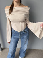 Bustino off-shoulder