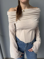 Bustino off-shoulder