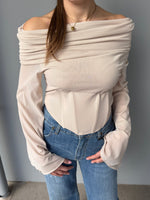 Bustino off-shoulder