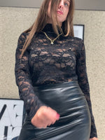 Dolcevita con bordo in pizzo