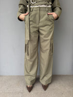 Pantalone con tasconi