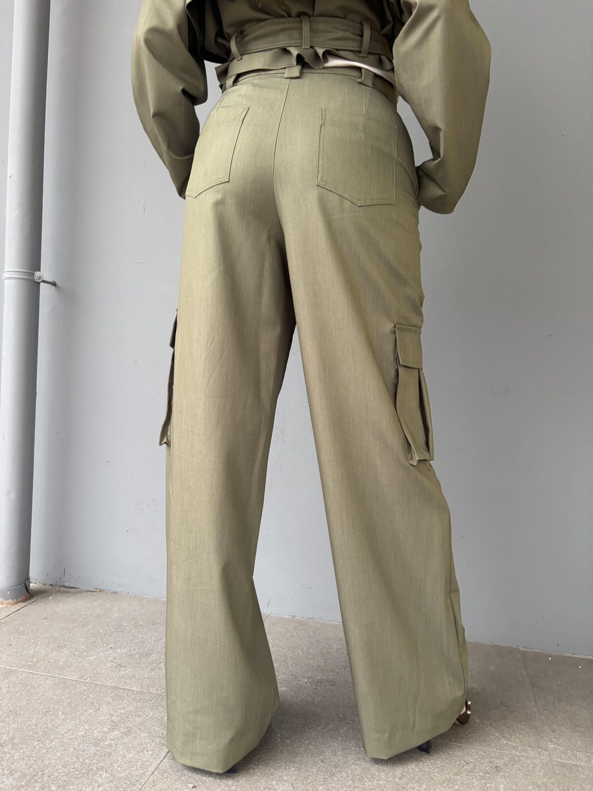 Pantalone con tasconi