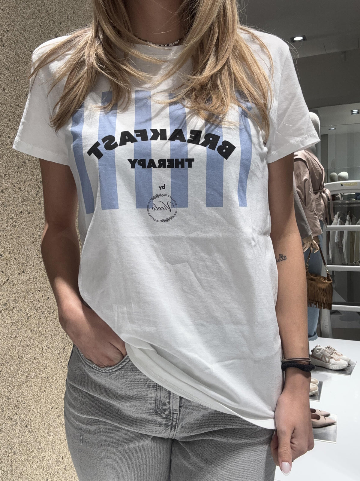 T-shirt "breakfast therapy"