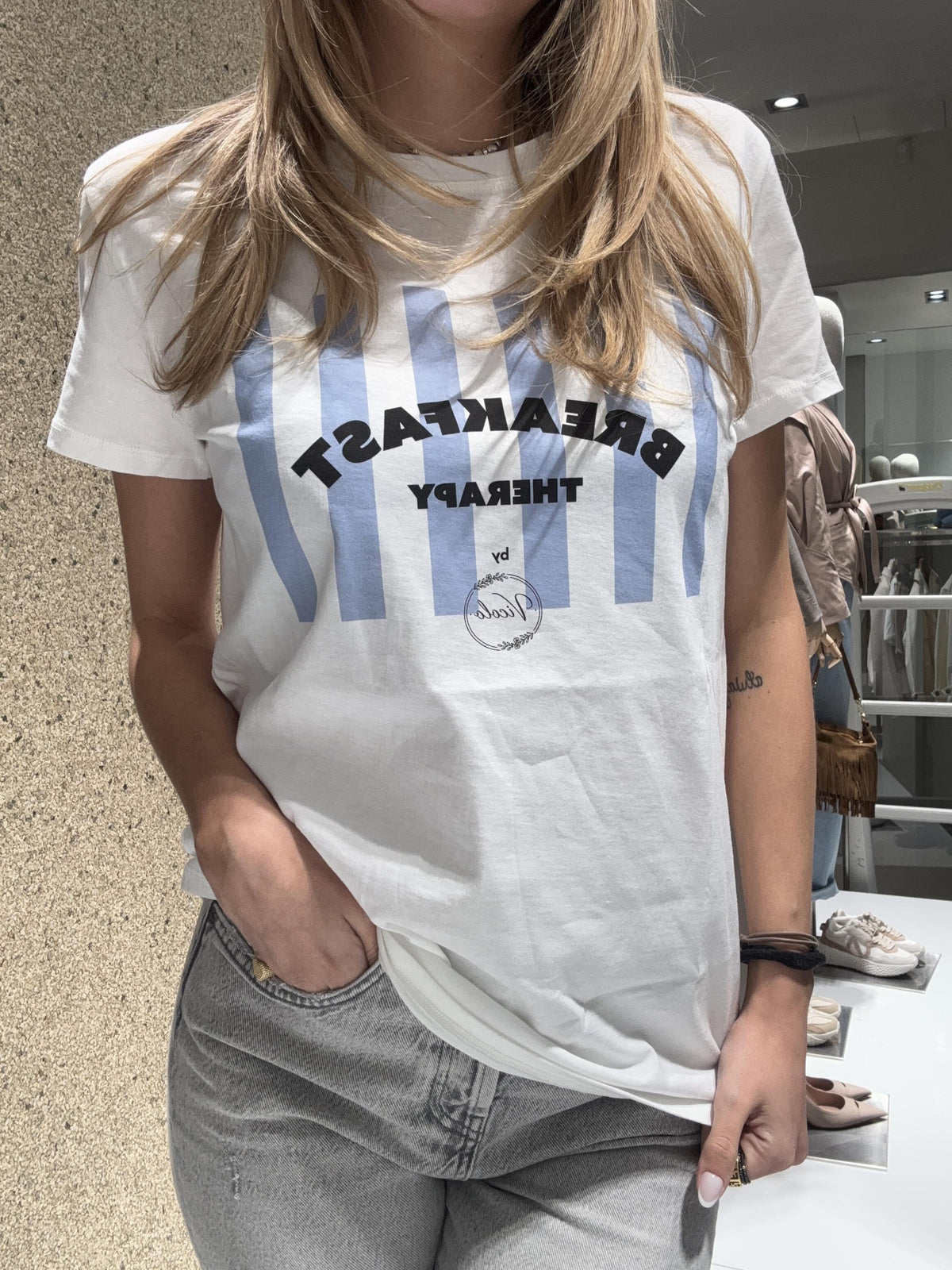 T-shirt "breakfast therapy"