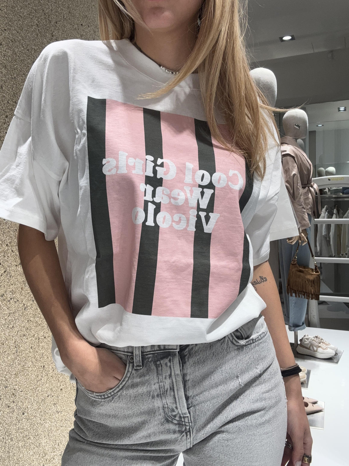 T-shir t "cool girls wear vicolo"