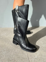 Stivale alto biker con dettaglio metallico