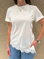T-shirt asimmetrica con pizzo