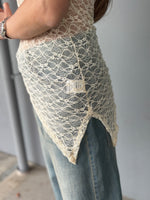 Maglia asimmetrica in pizzo