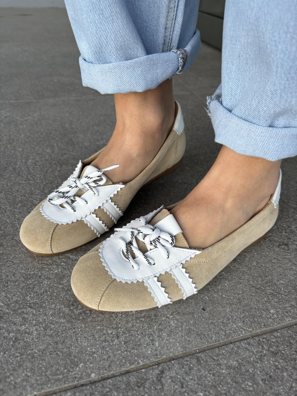 Ballerina in camoscio